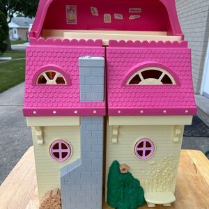 Vintage 1997 Fisher Price Loving Family Dollhouse
